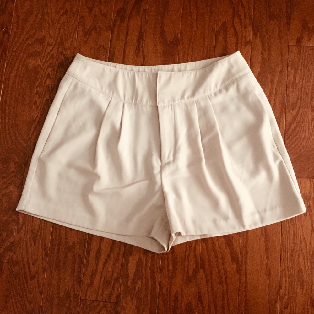 Jennifer Lopez Beige Shorts